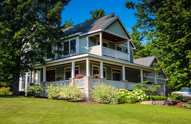 Suite Dreams of Suttons Bay, Beach Access & Hot Tub!