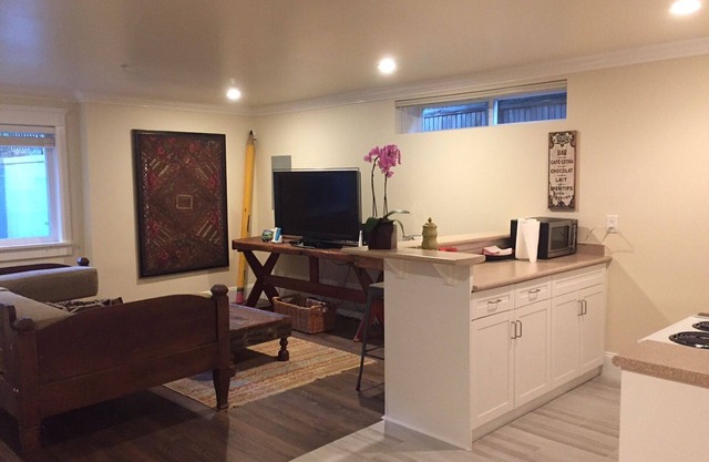 Suite In Quiet Residential Area Of Dunbar