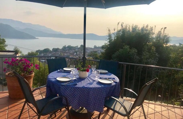 Suite privada con jacuzzi y vista al lago