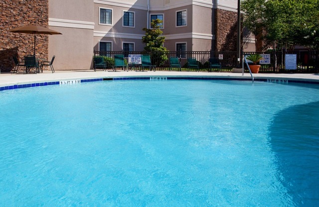 Suite with Full Kitchen Near the Sky Wheel | Hot Breakfast, Pool + More!