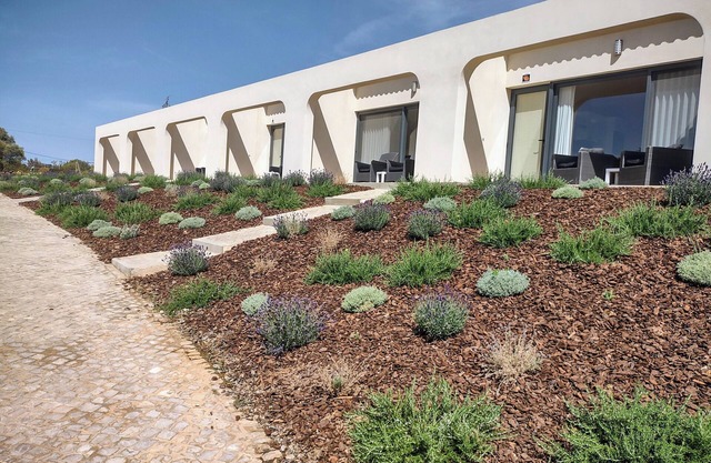 Suites Sunny Hill for a wonderful, carefree vacation in the Algarve