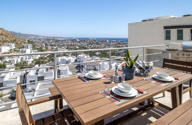 Summer Discount! 3-Bedroom Cabo Penthouse Suite!
