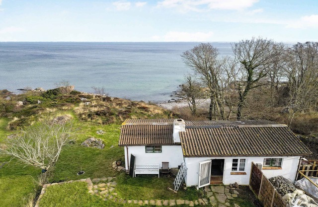 Summer house on Bornholm directly by the sea