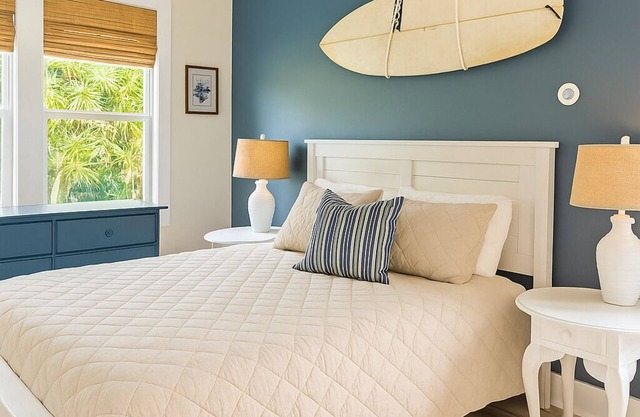 Summer Lovin' - Cutest Peach Beach House in Oak Island! Walk to Beach! Sleeps 8!