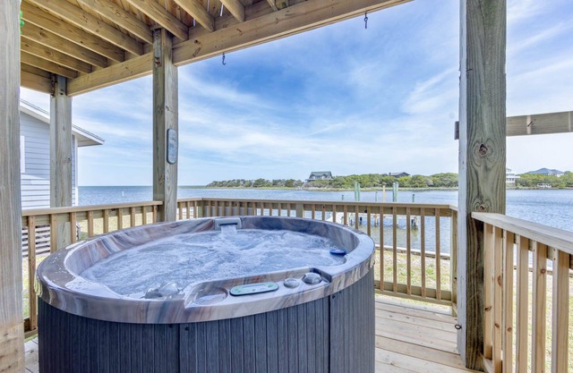 SUMMER SAVINGS - Canalfront Dog Friendly Home w/Hot Tub and Private Boat Dock