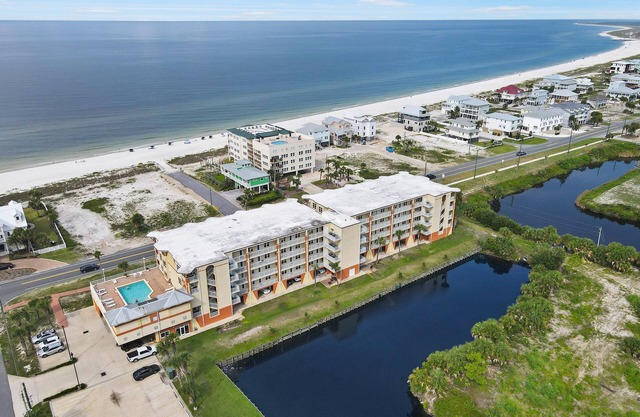 SUMMERHOUSE 302 OFFERS AMAZING GULF VIEWS, COMMUNITY POOL, HOT TUB!