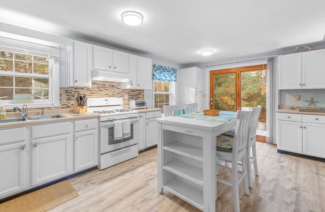 Summersea – Charming 4 BDR in Golf Community, Steps to Ockway Bay