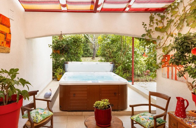 Sumptuous House Of 120m² With Garden And Jacuzzi