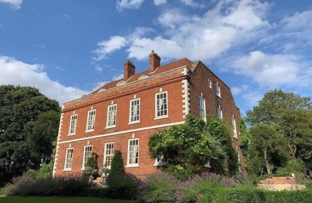 Sumptuous Queen Anne Mansion in Idyllic Countryside Location