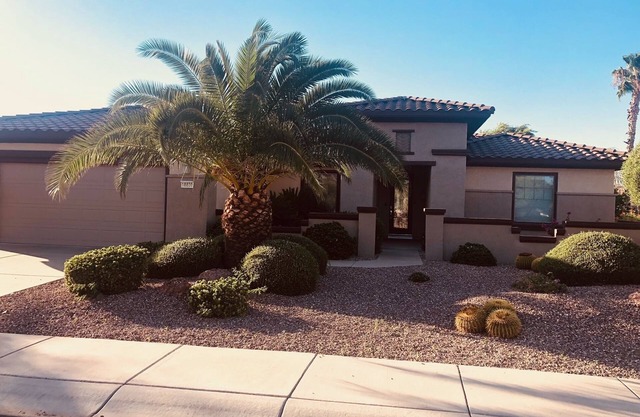 Sun City Grand 3BR, 2 bath home with relaxing back yard ~ 2420 SQFT