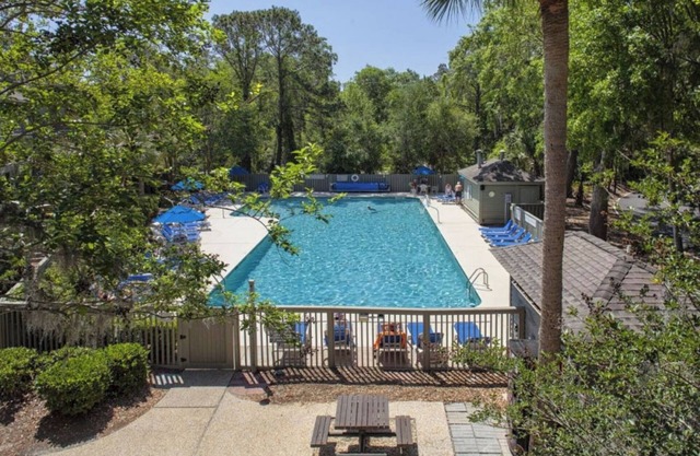 Sun-Drenched 3BR Villa with Breezy Porch, Lagoon Views, Bikes and Pool Access
