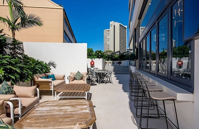 Sun Drenched Apartment in the Heart of Surfers