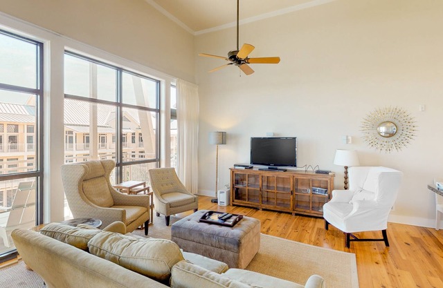 Sun-Kissed Condo by the Bay w/ Free WiFi, Balconies, & a Shared, Outdoor Pool