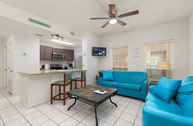 Sun Ray #1B - Pet Friendly, 3min Walk to Beach