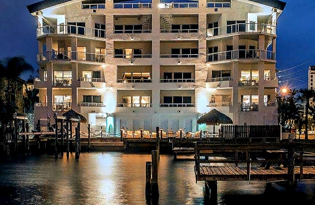 Sun West Palms - Suite 203 - 3 Bd/Ba - 3rd Story Bay Water View.