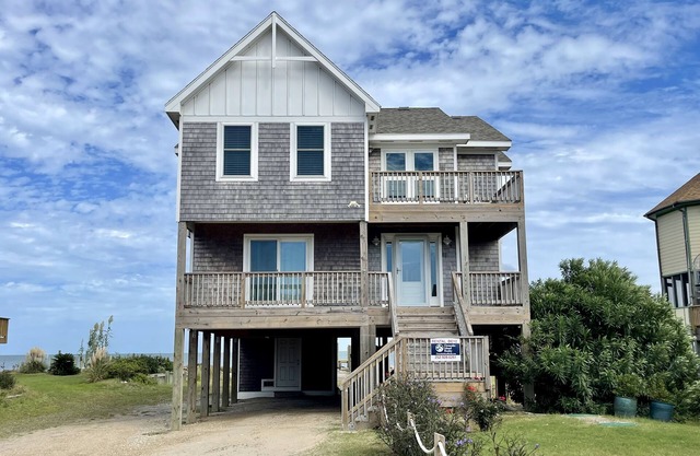 Sundance: Spacious waterfront home with amazing views.