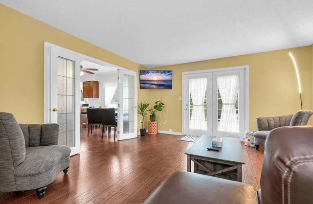 Sunflower Manor; Your Wine Country Family Retreat