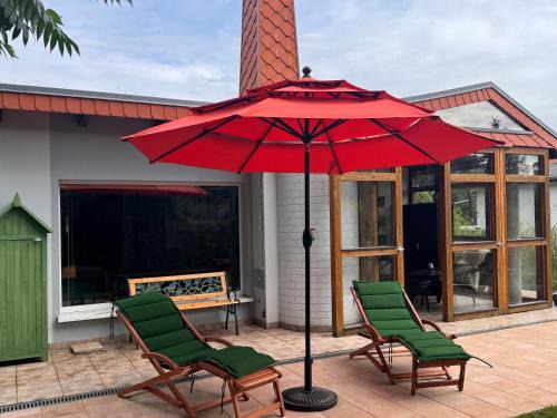 Sunlit Garden am Wald Strand Warnowufer