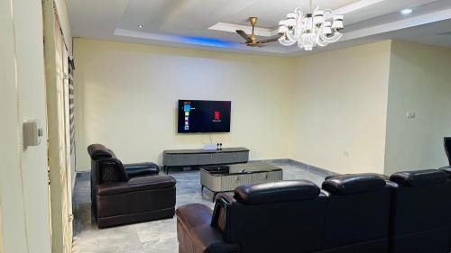 Sunlit Top Floor with Starlink Wi-Fi and Laundry Machine