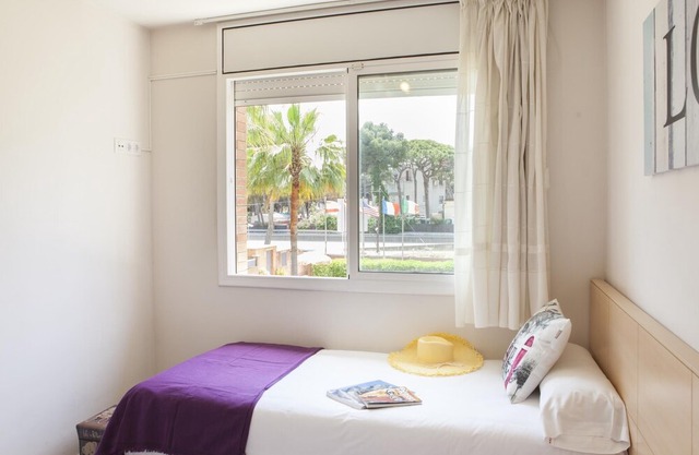 Sunny and cozy apartment for 3 persons.