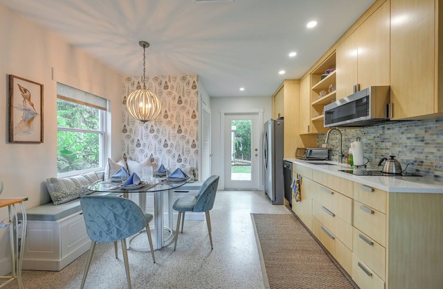 Sunny Florida Escape w/Patio, Grill & Fire Pit!