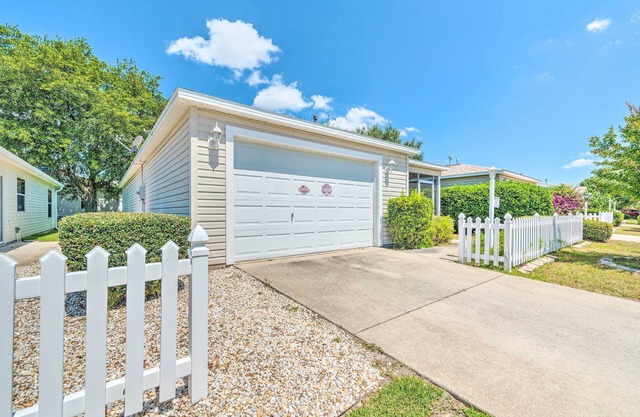 Sunny Home in The Villages w/Lanai & Pool Access!