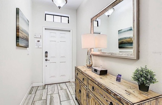 Sunny Home w/pool, hot tub, 12 miles from Disney