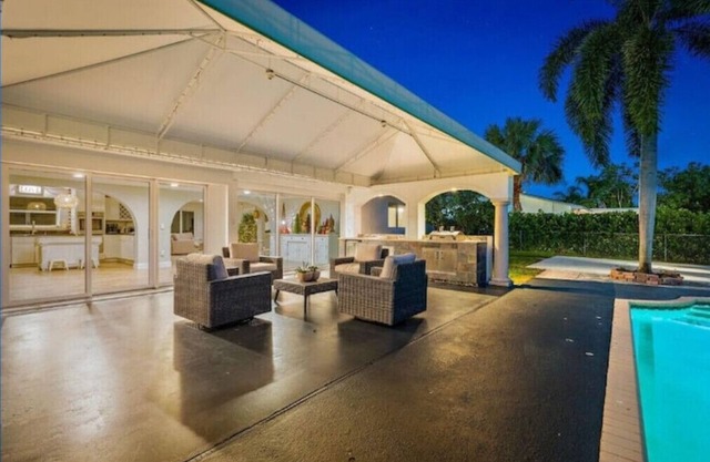 Sunny Oasis in Tequesta Floridan