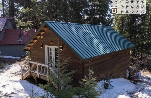 Sunny Pines · Cozy + Pet Friendly Cabin Retreat