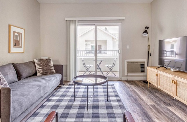 Sunny Santa Clara 1BR w/ AC, W/D, Gym, Pool, near highways, by Blueground