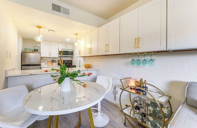Sunny Scottsdale Condo w/2 Year-Round Pools!