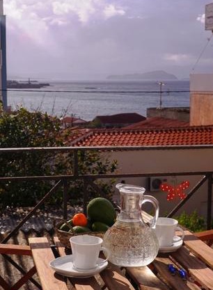 Sunny Sea-View Apartment in Halepa