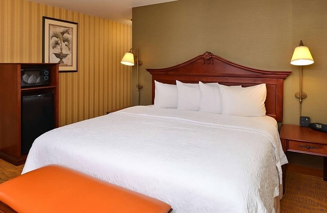 Sunny Side of Albuquerque Hideaway! Pets Allowed, Free Breakfast, Indoor Pool!