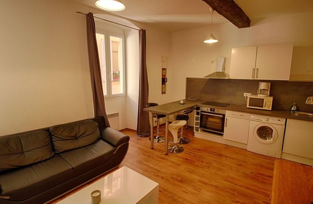 Sunny Studio in the Heart of Ajaccio – Walk to Beach and Market, Ideal for City Exploration