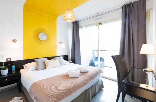 Sunny Terrace 3C - One Bedroom Apartment, Sleeps 4
