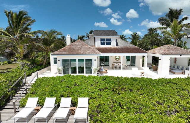 SUNNYSIDE - Steps to the Sea! Barefoot luxury on World-Famous Pink Sand Beach!