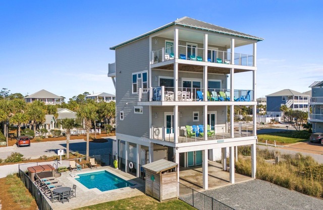 Sunnyside Up: Steps to the Beach, Great views, Private pool, Pet friendly