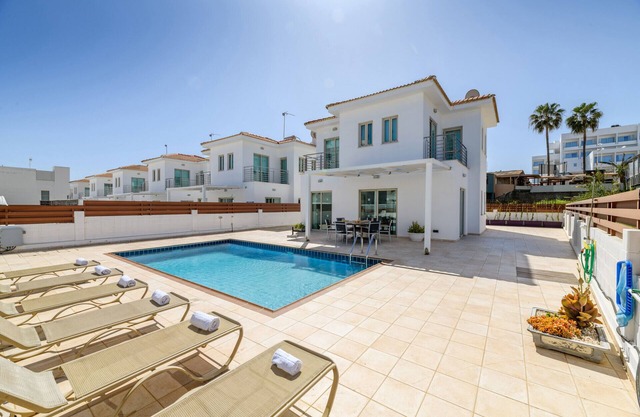 Sunrise Bay Villa #1 - Charming Protaras Centre Getaway