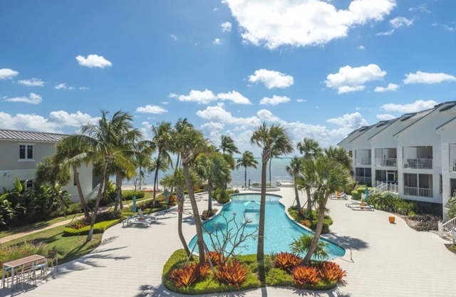 Sunrise Haven - Maison 306 - Beach, Pool, Hot Tub, Kayaks, SUPs & Day Dock