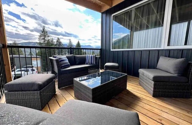 Sunrise Pines: a tiny escape to rest, relax and recharge.