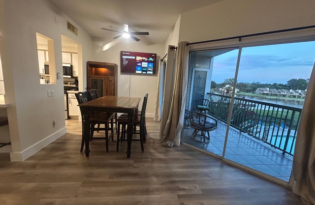 Sunset at the LakenEntire condo in Montgomery, Texas