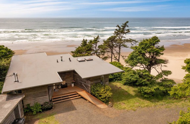 Sunset Cove by AvantStay Beachfront w/ Balcony!