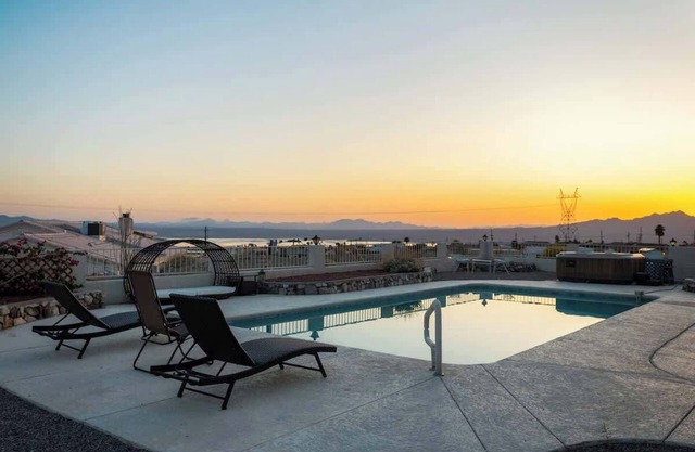 Sunset Lake Views | Pool Hot Tub Sleeps 16