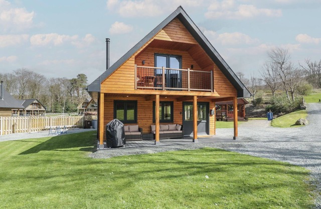SUNSET LODGE 5, family friendly, with open fire in Llanbedr