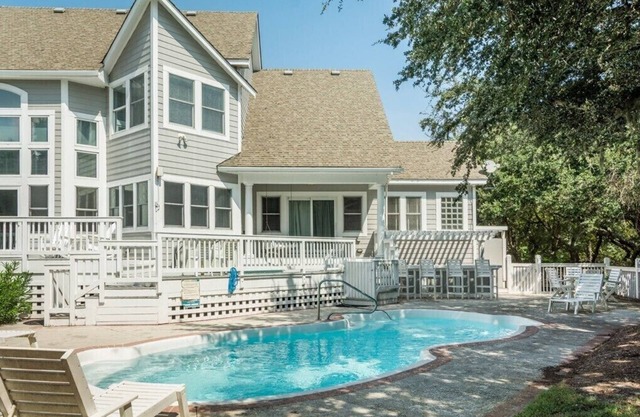 Sunset on Seventeen: Private Pool, Hot Tub, Dog-friendly
