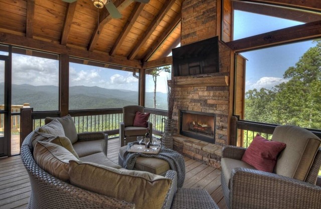 Sunset Ridge | Free Night Offer!