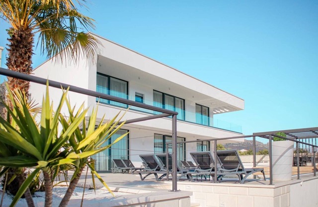 Sunset Serenity Villa with Pool, Gym and Sauna - Six Bedroom Villa with Pool