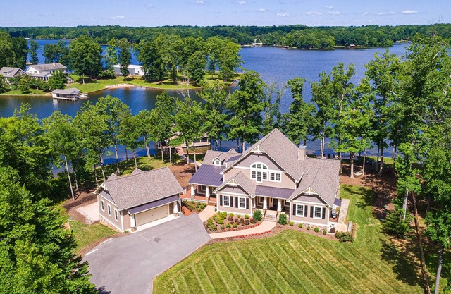 Sunset Shores at Lake Anna: Gourmet Kitchen,300ft Shoreline, Hot Tub