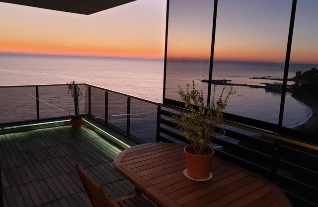 SUNSET VIBES DURRËS
