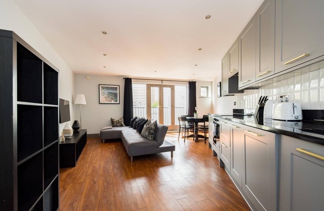 Sunshine In My Mood – 2 Bedroom Flat in Battersea